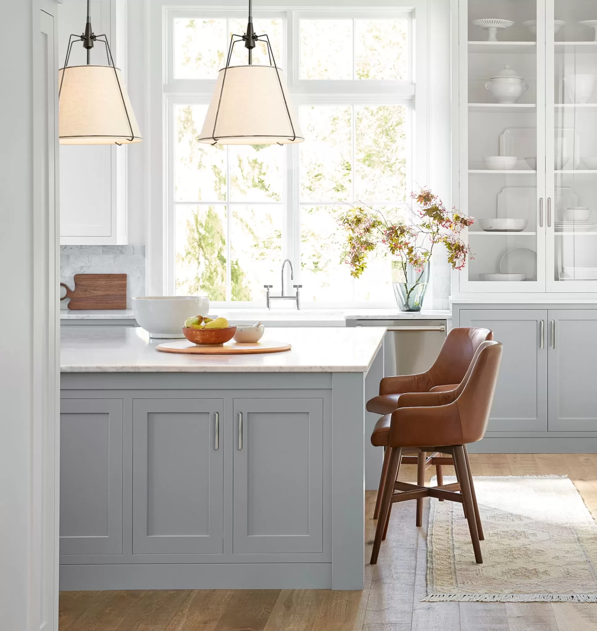 22 Stylish Kitchen Light Fixtures + How to Choose Kitchen Lighting