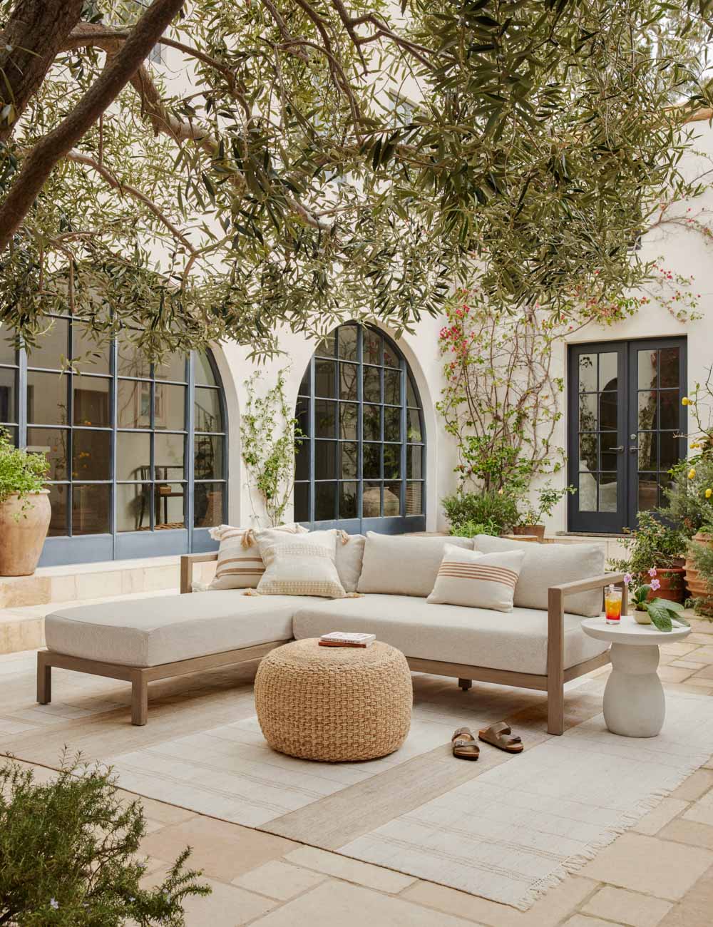 19 High-End Furniture Stores With the Most Gorgeous Decor